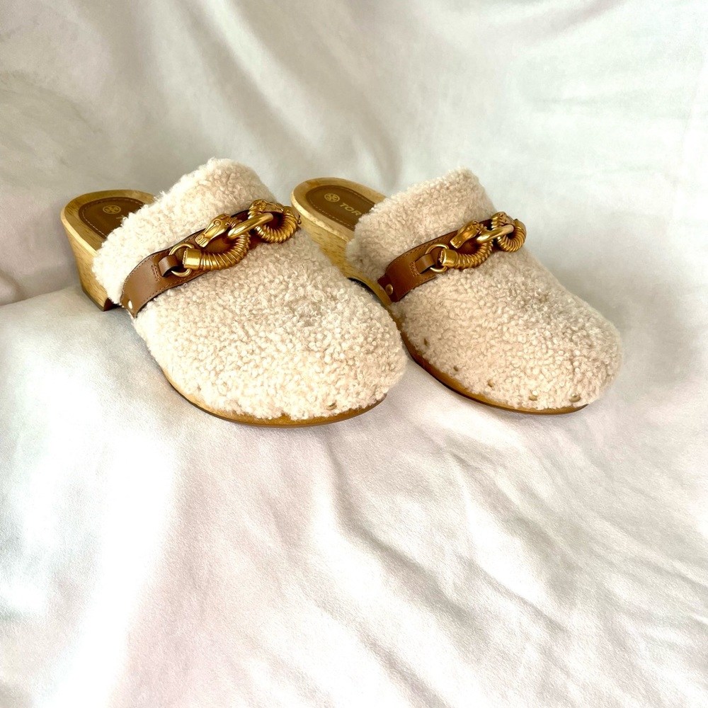 Tory Burch Jessa Shearling Clogs Women’s, Buttermilk Royal Tan, 8.5 medium